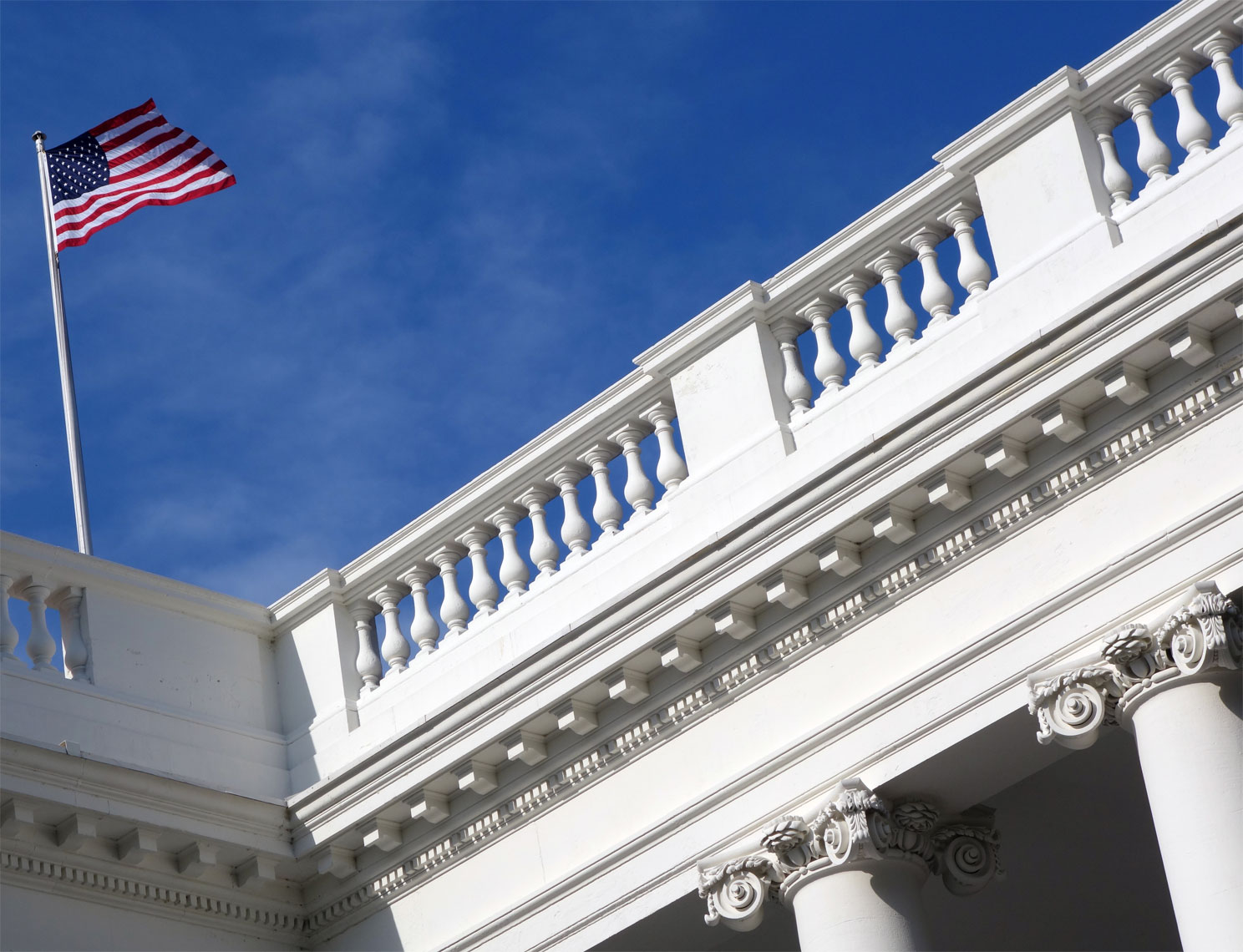 web-new-The-White-House-Flag-2016